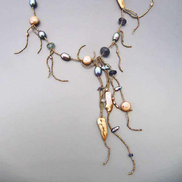 Collar with tendrils